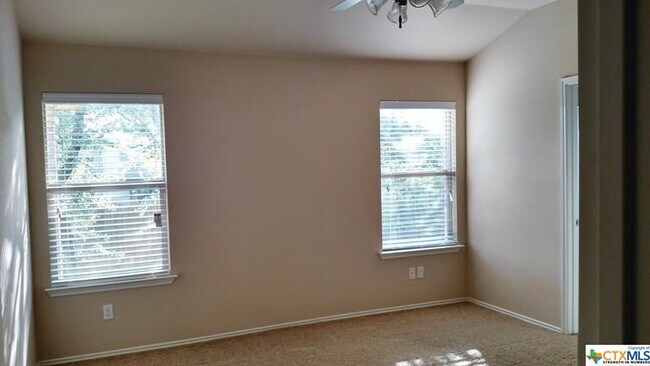 Building Photo - 6909 Osbaldo Dr