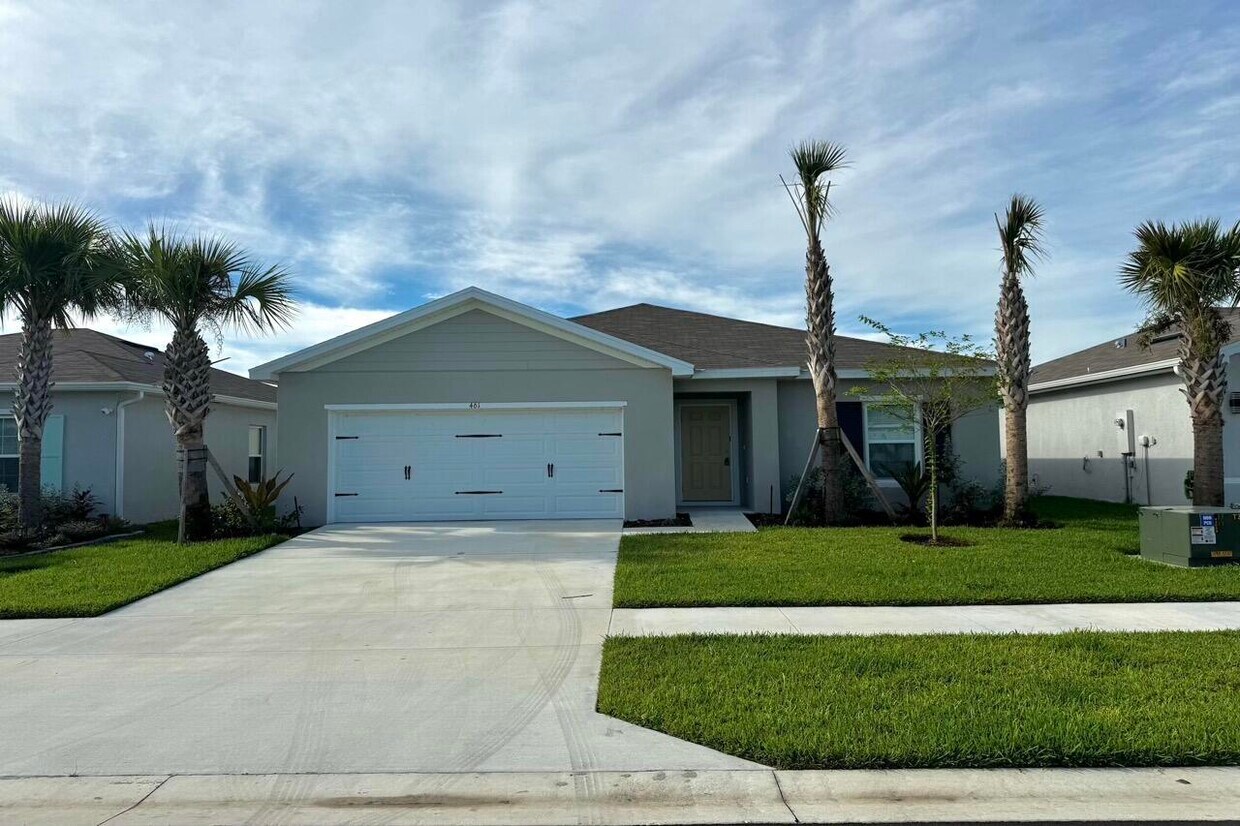 Primary Photo - 461 Cherimoya St