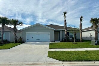 Building Photo - 461 Cherimoya St