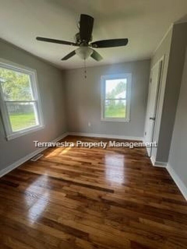 Building Photo - 3 Bed/1 Bath Single Family Home!