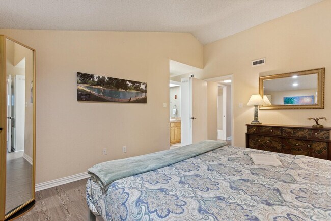 Foto del edificio - 1200 Hollow Creek Dr