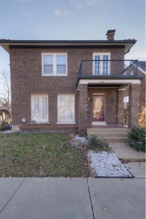 5924 N Pointe Blvd, Saint Louis, MO 63147 House for Rent in Saint