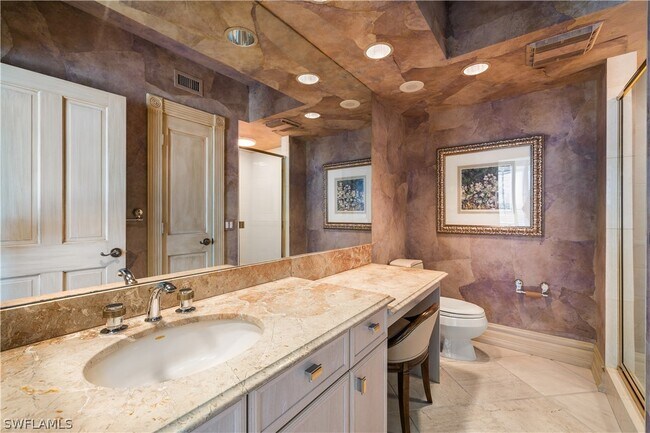 Foto del edificio - 8231 Bay Colony Dr