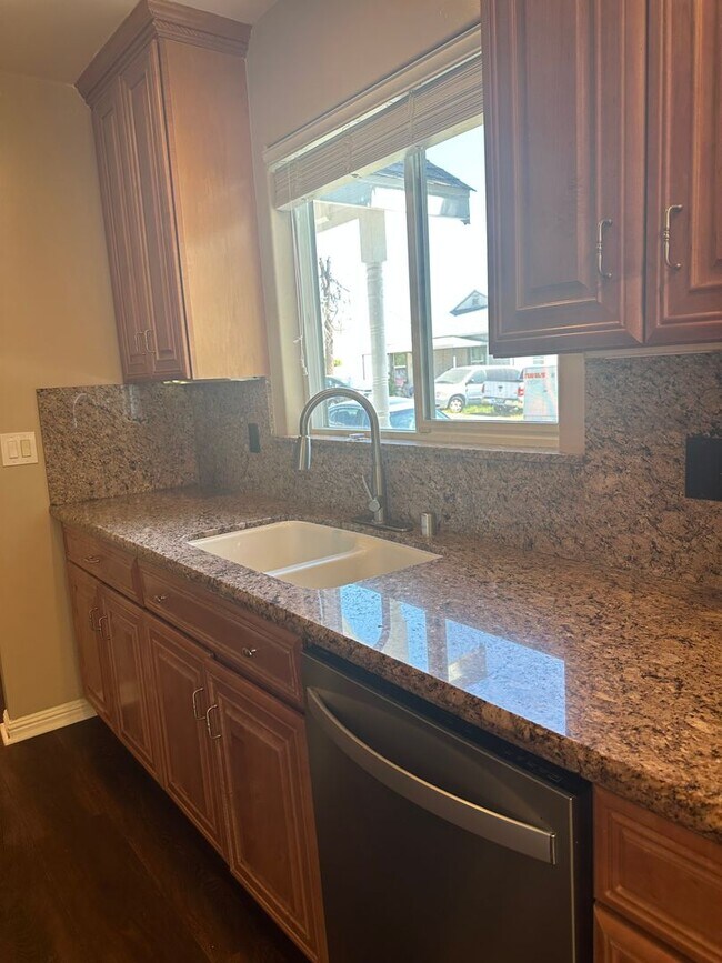 Foto del edificio - Beautifully updated 3br/2ba Home with Time...