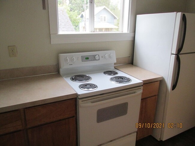 Building Photo - 8525