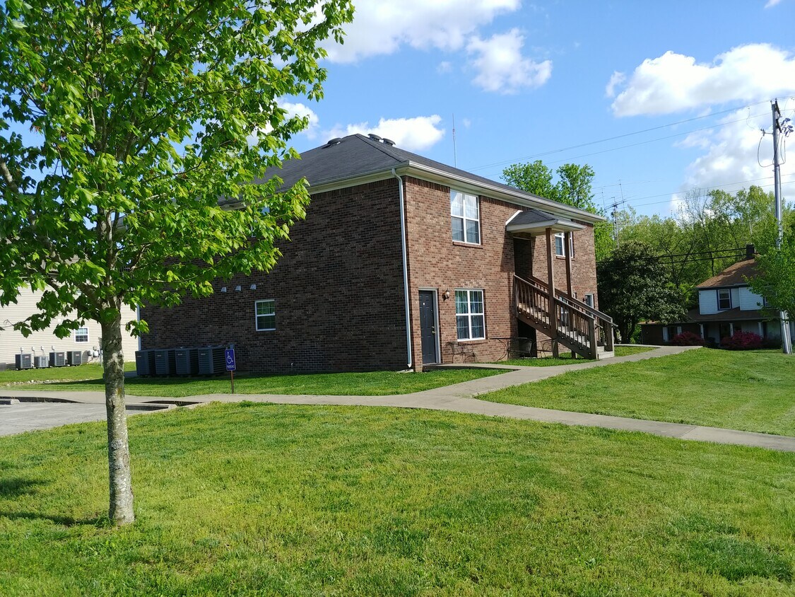 Building Photo - 462 Springfield Rd