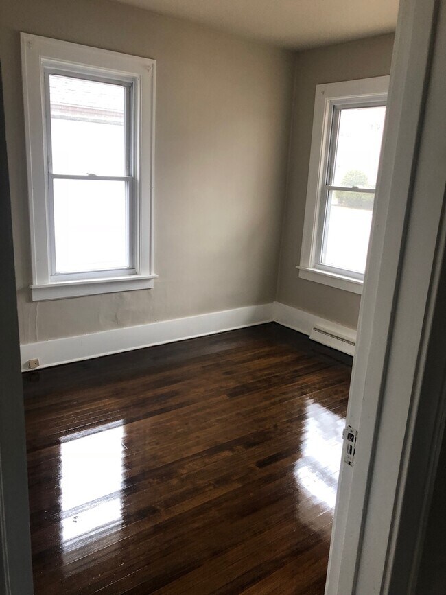 Building Photo - SECTION 8 ACCEPTED!!! Glen Park! Original ...