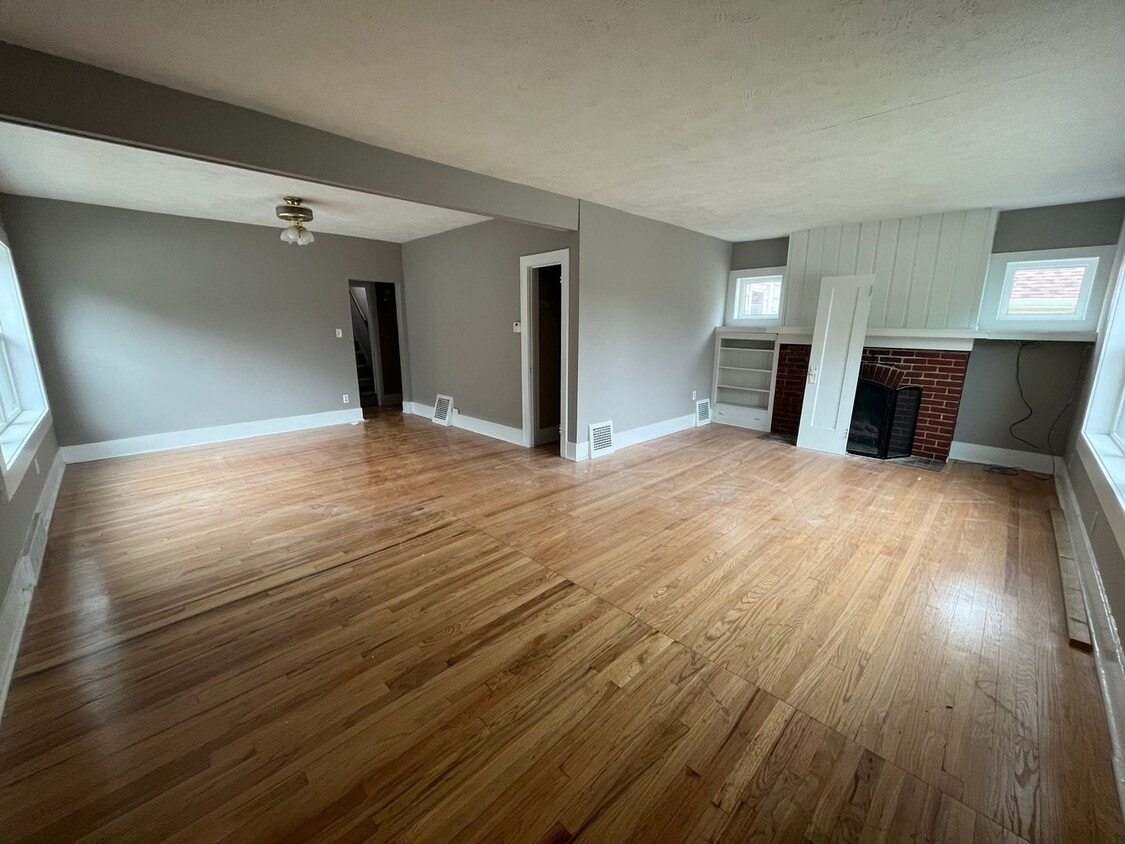 Primary Photo - 3 Bedroom House Available Now!!