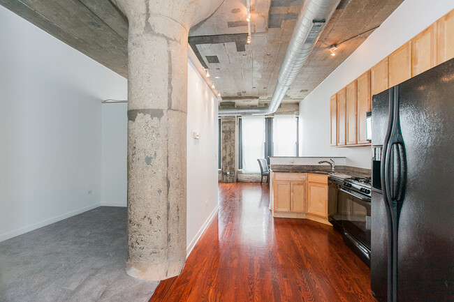 Building Photo - 1111 W 14th Pl