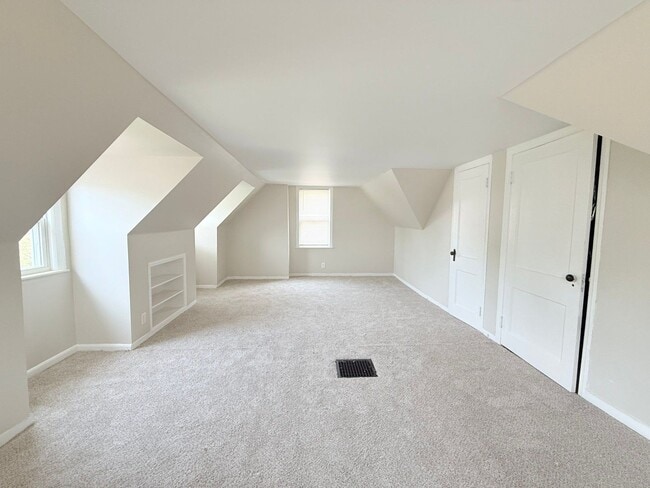 Building Photo - Renovated 3-Bedroom Home – We Welcome Sect...