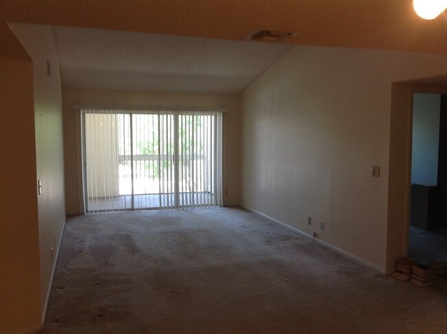 Building Photo - 9855 Westview Dr