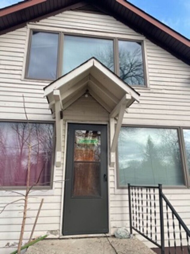 602 8th St NE Unit 1, Watertown, SD 57201 Room for Rent in Watertown