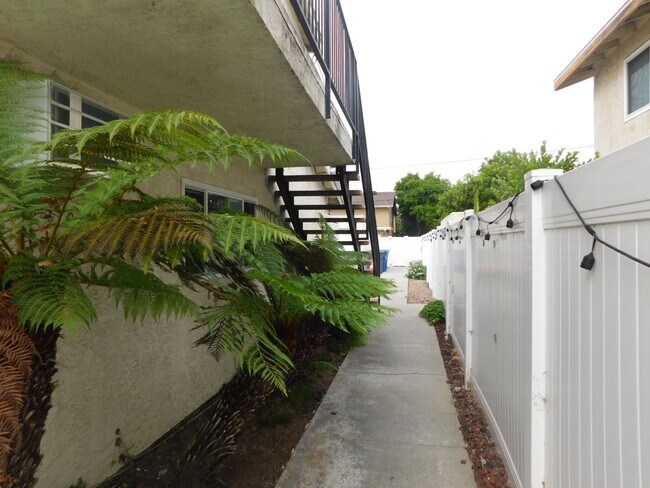 Building Photo - REA10831-33