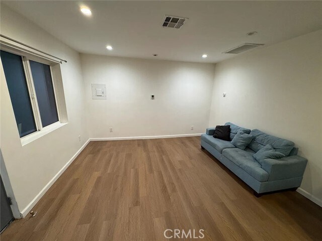 Foto principal - 11118 Woodley Ave