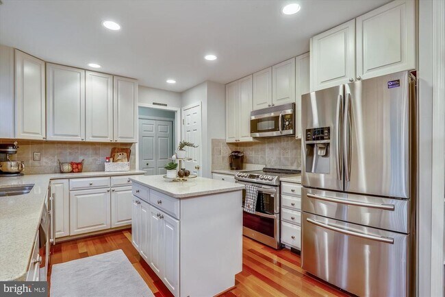 Foto del edificio - 2308 Popkins Ln