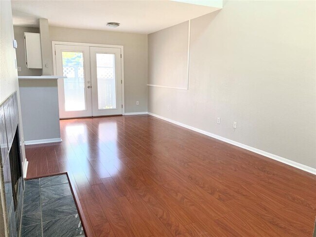 Building Photo - 2323 Fairwind Dr