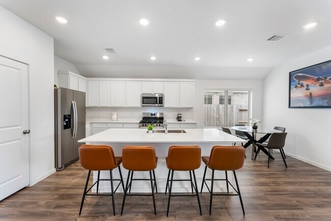 Building Photo - 3126 Stonebriar Dr