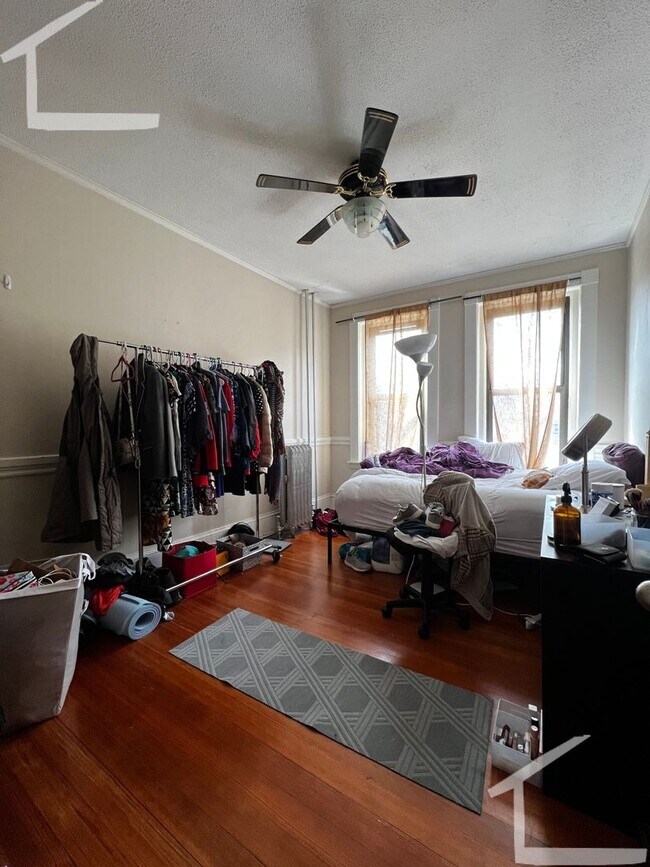 Foto del edificio - Unique Brookline Apartment