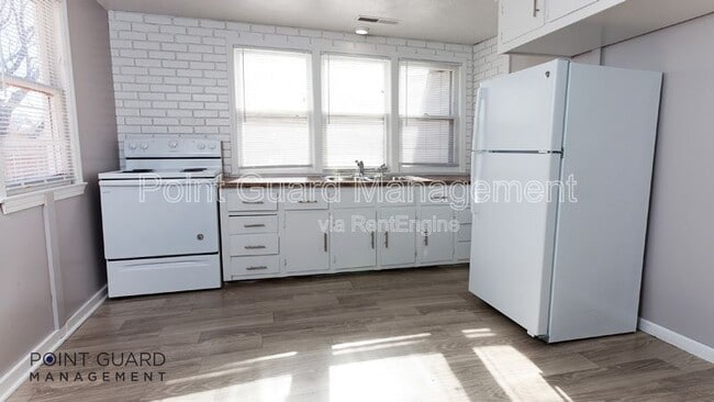 Building Photo - 852 S Belmont Ave