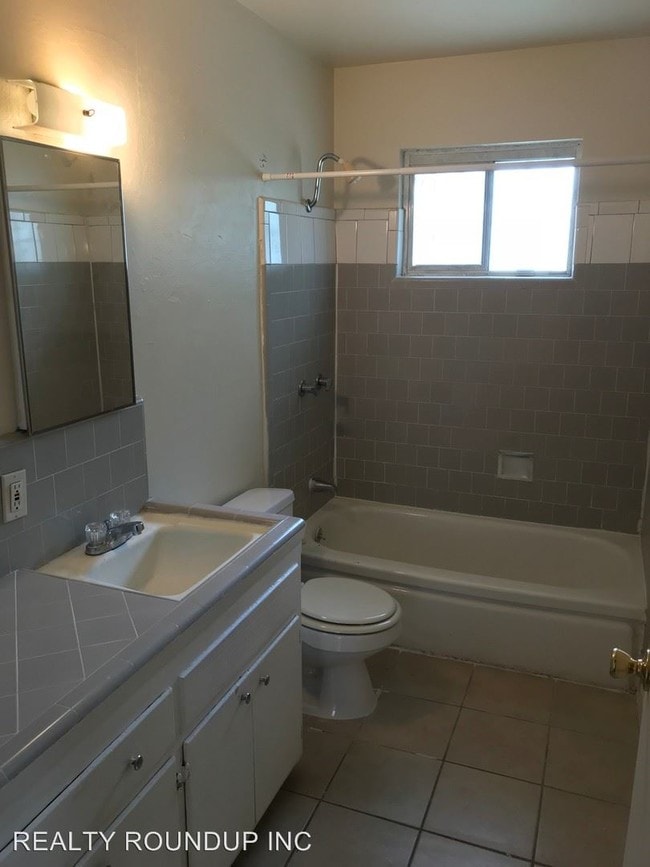 Building Photo - 2 br, 1 bath House - 2031 Florin Rd