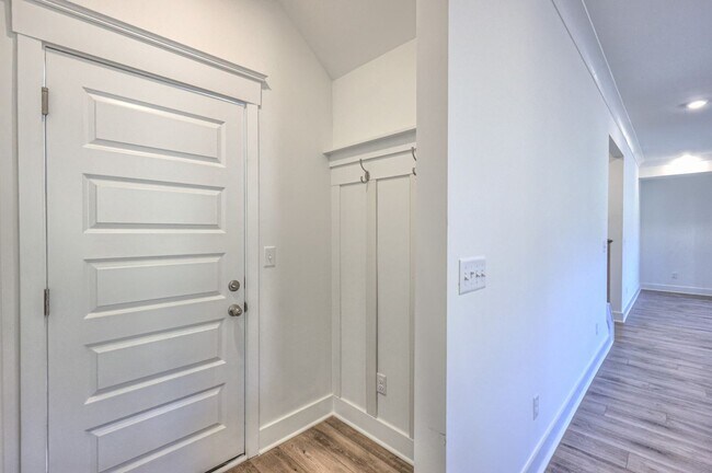 Foto del edificio - LUXURY NEW CONSTRUCTION FOR RENT!