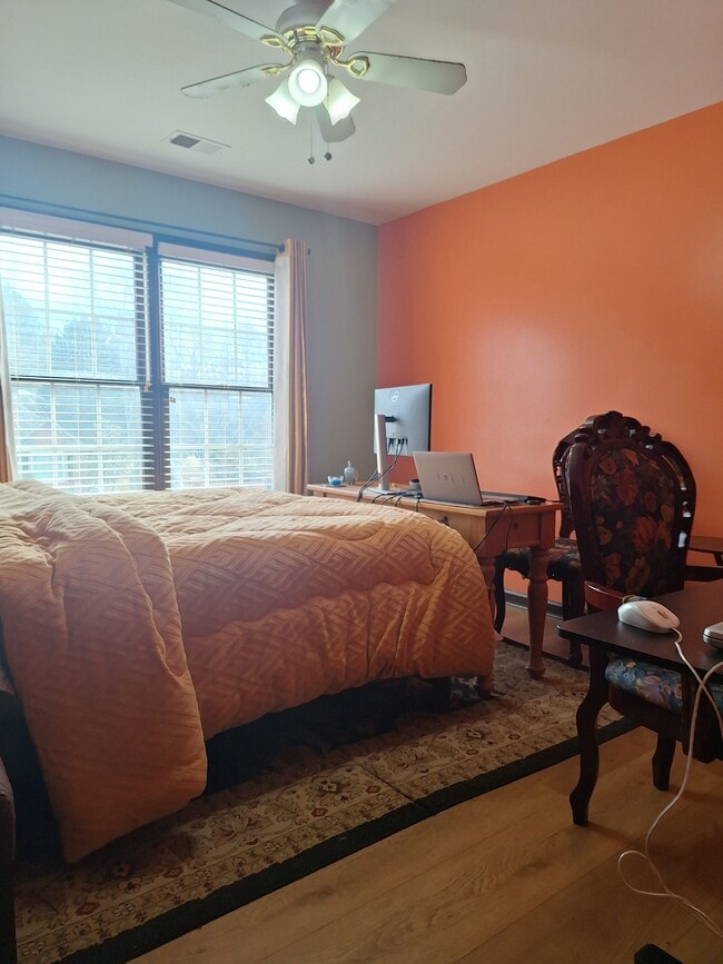 Building Photo - 100 Sunvalley Dr