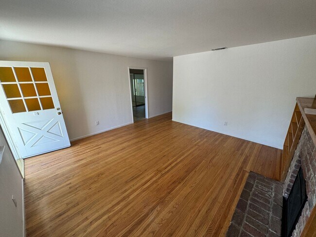 Building Photo - Del Dayo Duplex | 1449-1451 Gary Way