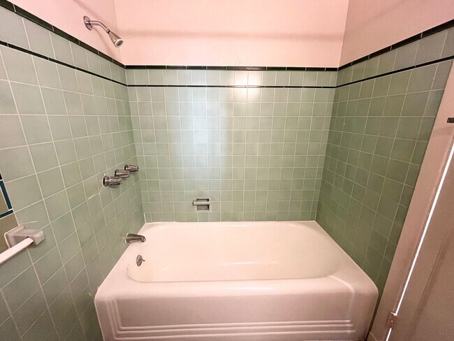 Building Photo - 317 W Main St