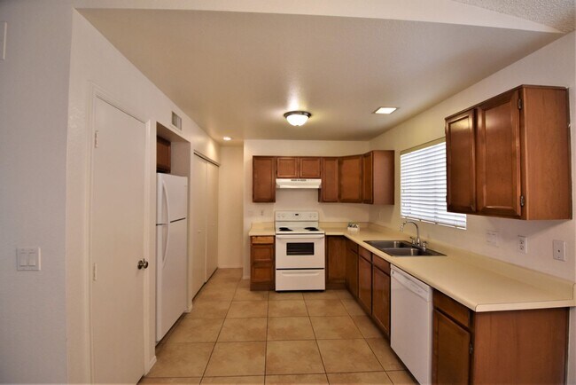 Building Photo - 4108 E Covina St