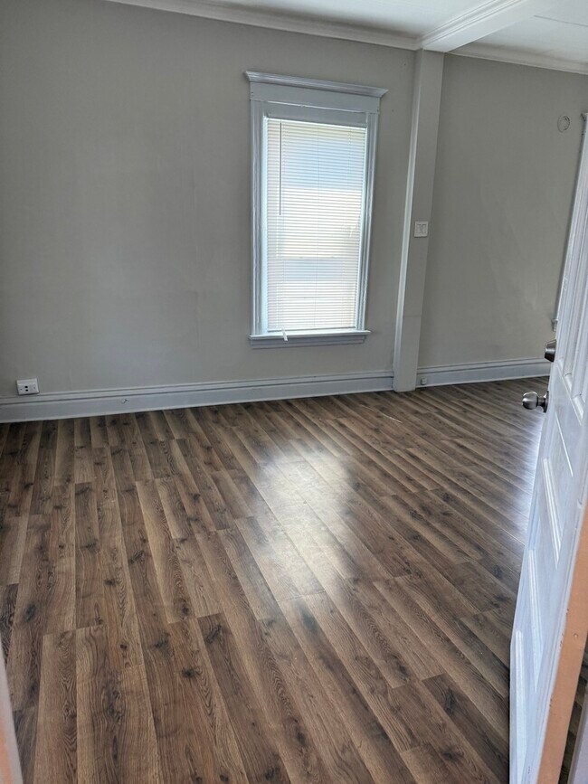 Foto del edificio - 8540 Georgiana Ave