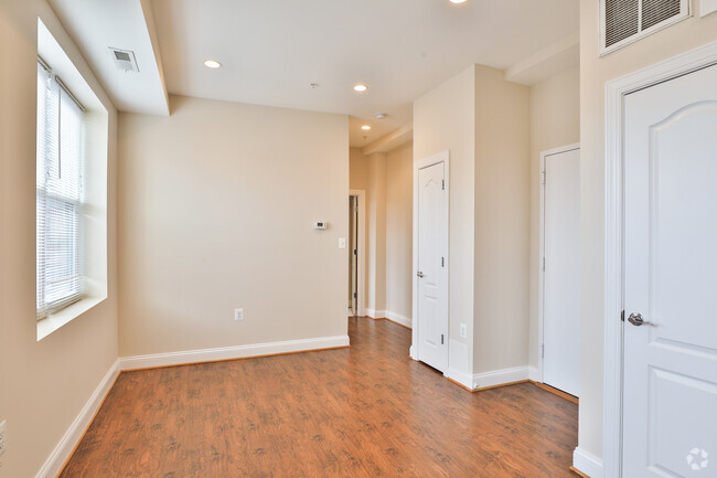 1BR, 1BA - 600SF - 1319 Park Rd NW