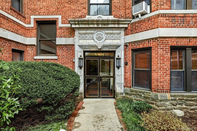 Building Photo - 11 Alden Rd