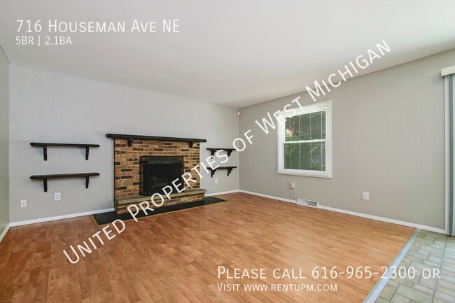Building Photo - Available Now | 5 Bedroom, 2.5 Bath Single...