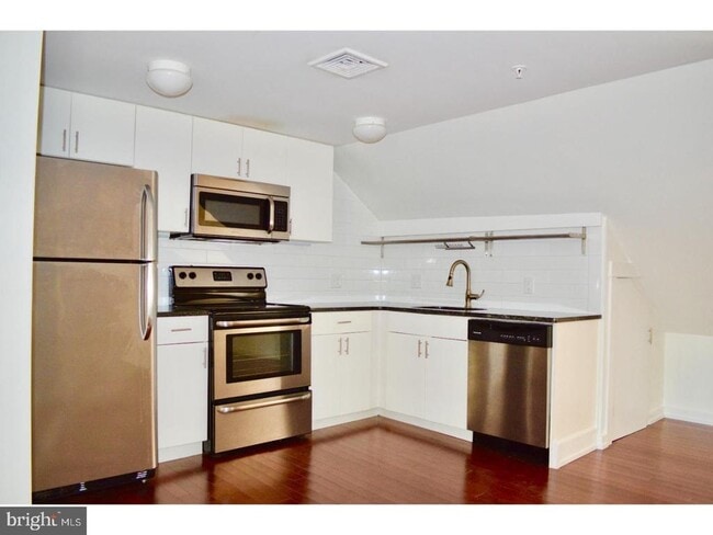 Building Photo - 1300 Spruce St