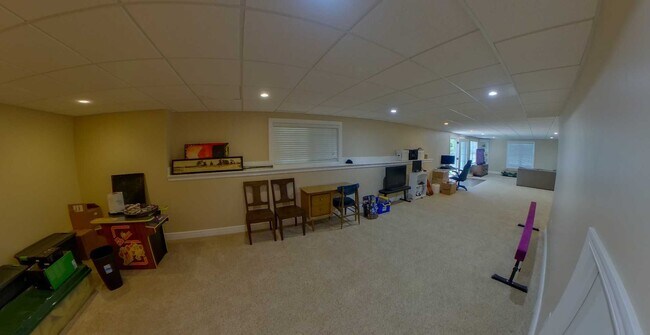 Foto del edificio - 3D Tour Available - Beautiful Home w/ Fully Finished Basement + Fenced-in Yard + Screened-in Deck...