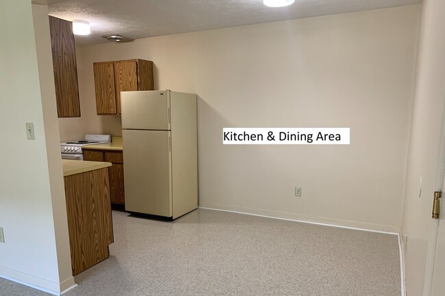 Zona de comedor - Richmond Manor Apts- WAIT LIST - Section 8