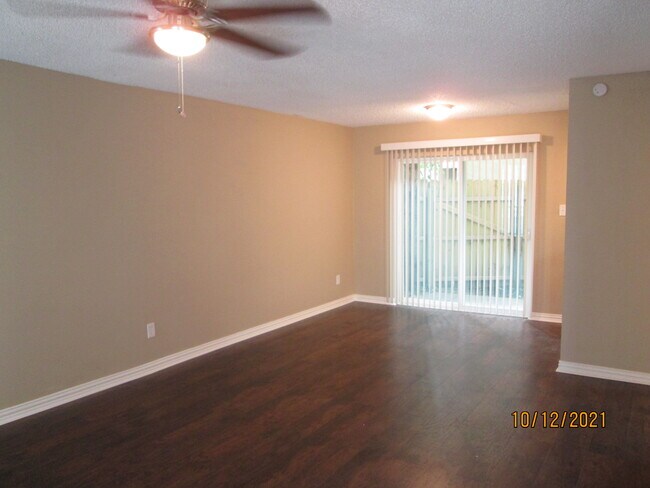 Building Photo - 709 Harbour Town Dr