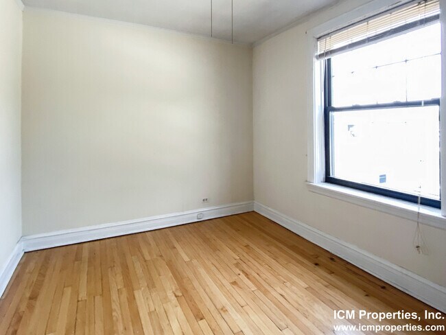 Building Photo - 3618 N Marshfield Ave