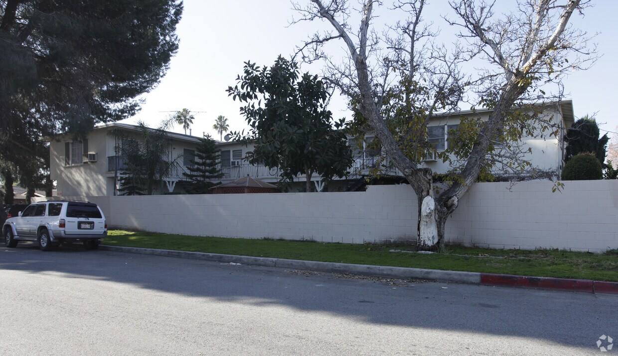 Foto principal - 13504 Victory Blvd