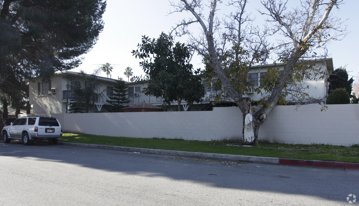 Primary Photo - 13504 Victory Blvd
