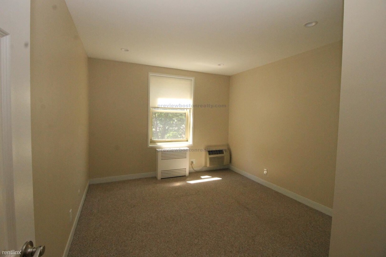 10 Camelot Ct Unit APT 4Jaw, Boston, MA 02135 Condo for Rent in Boston, MA