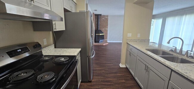 Foto del edificio - 4050 SE 22nd Ave