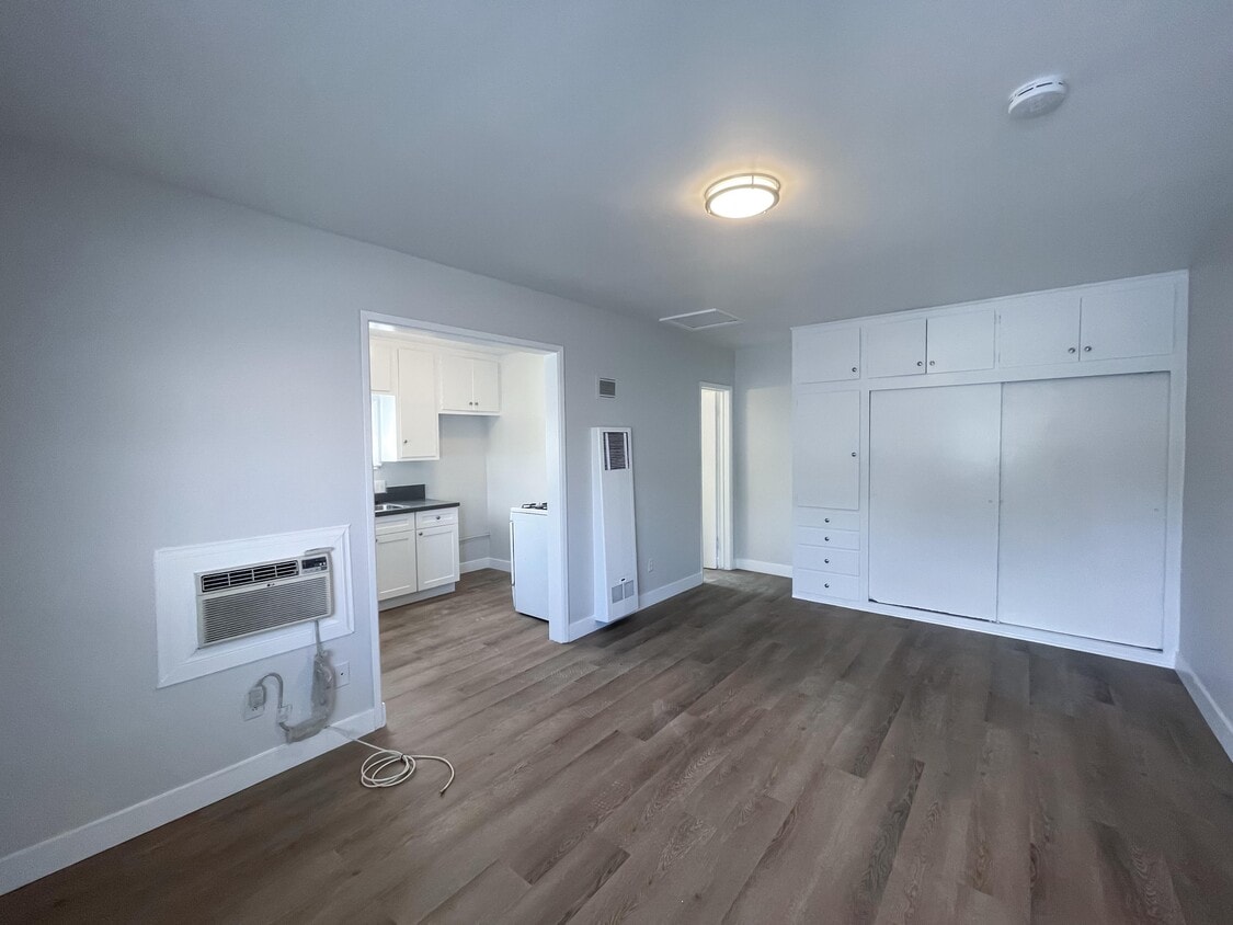 Primary Photo - 9420 Las Tunas Dr