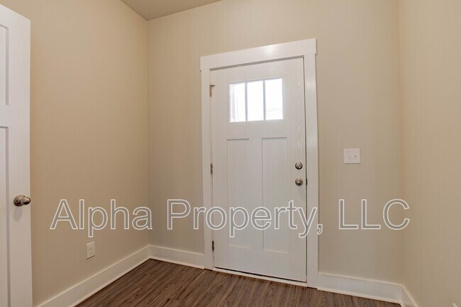 Building Photo - 385 Hague Dr