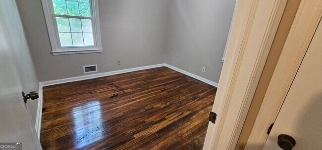 Building Photo - 488 Pomona Cir SW