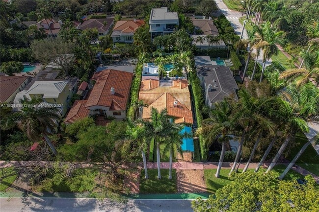Building Photo - 4484 Royal Palm Ave