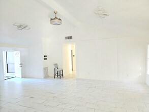 Building Photo - 3030 Shawnee Dr