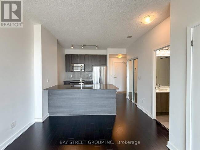 Building Photo - 510-2510 Curran Place
