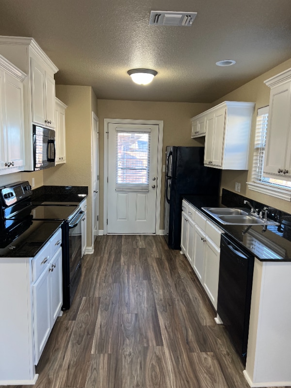 Building Photo - 907 Dart Ct
