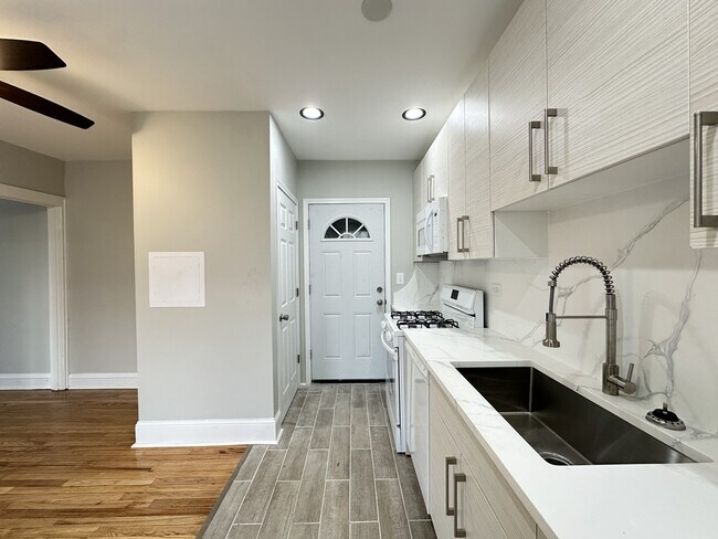 Foto del edificio - 324 S Maple Ave